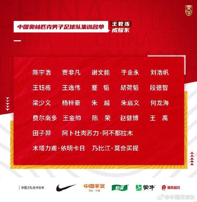 边上，杨若晴也正在欣赏着骆风棠矫健敏捷地身姿。